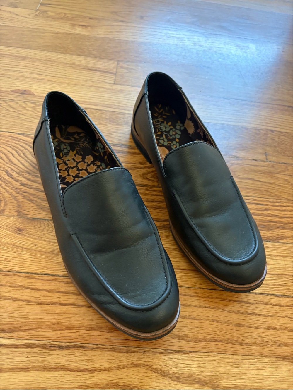 b.o.c. Bayley Black Loafer with Brown Trim